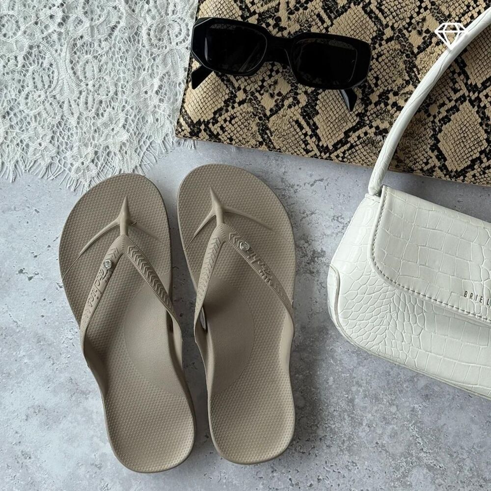 NEW NWT Archies Crystal Taupe Arch Support Flip Flops / Sandals Mens 9 / WMNS 10